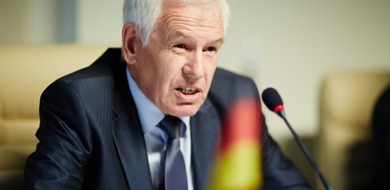 Yaya trafiğinin olduğu cadde, 3 bin 500 kişi ile sınırlandırıldı