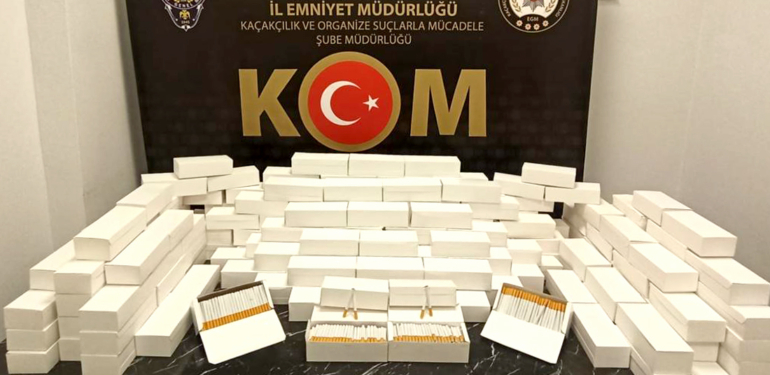 Kütahya’da bandrolsüz 54 bin 800 adet makaron ele geçirildi