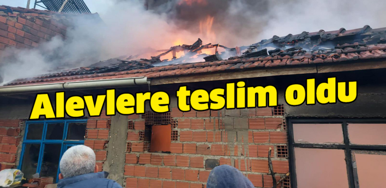 Kütahya’da çıkan yangında ev kullanılamaz hale geldi