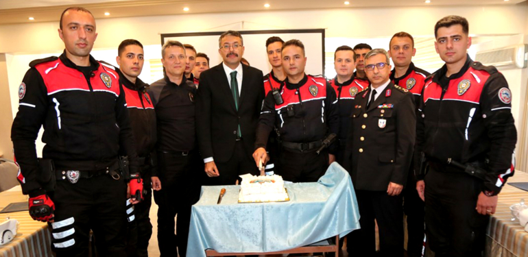 Kütahya Yunus Timleri 2. yaşını pasta keserek kutladı