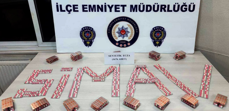 Kütahya’ya çok sayıda uyuşturucu hap getiren 3 zanlı, polise yakalandı