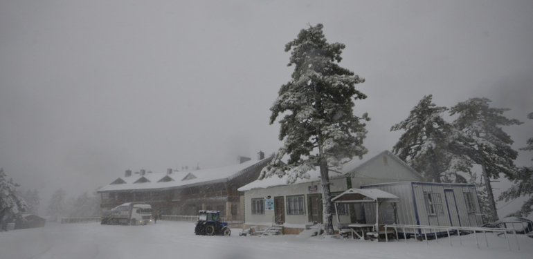 Murat Dağı Kayak Merkezi’nde kar kalınlığı 30 santimetreye ulaştı