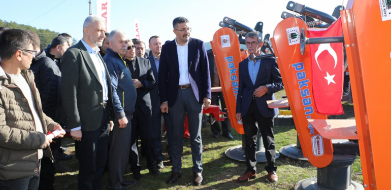 Kütahya’da bir köye 2 milyon 320 bin liralık makine parkı kuruldu