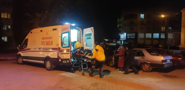 Gediz’de iki otomobilin çarpıştığı kazada iki kişi yaralandı