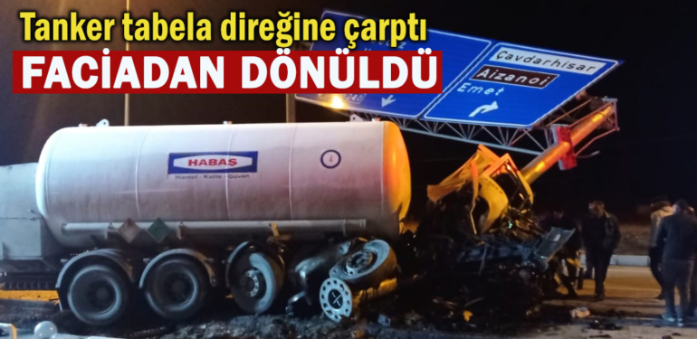 Kütahya’da oksijen yüklü tanker direğe çarptı: 1 yaralı