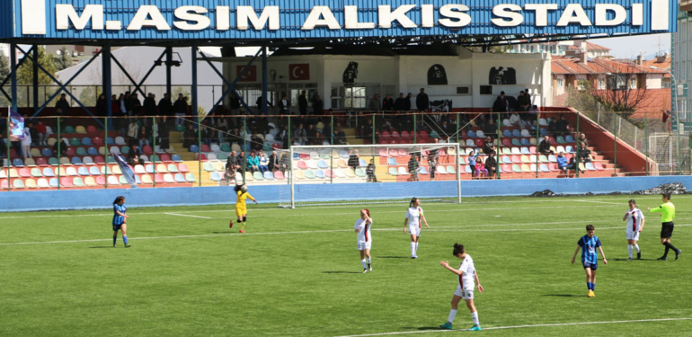Kütahya kadın takımının play-off hedefi sürüyor
