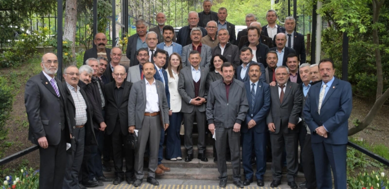 MHP Kütahya Milletvekili adayı Erbaş, mahallelerin sorunlarını ilk ağızdan dinledi