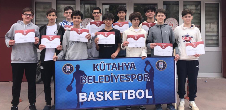 Kütahyalı basketçiler yarı finalde