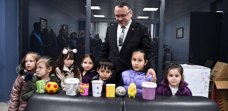 Kütahya’da minik kalplerden büyük destek!