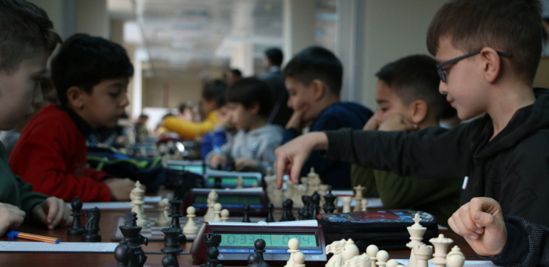 Minik satranç ustaları hünerlerini sergiledi