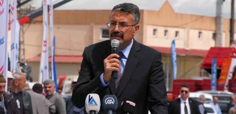 Kütahya Valisi Çelik, Hatay’ın yeniden ayağa kalkması için çalışıyor