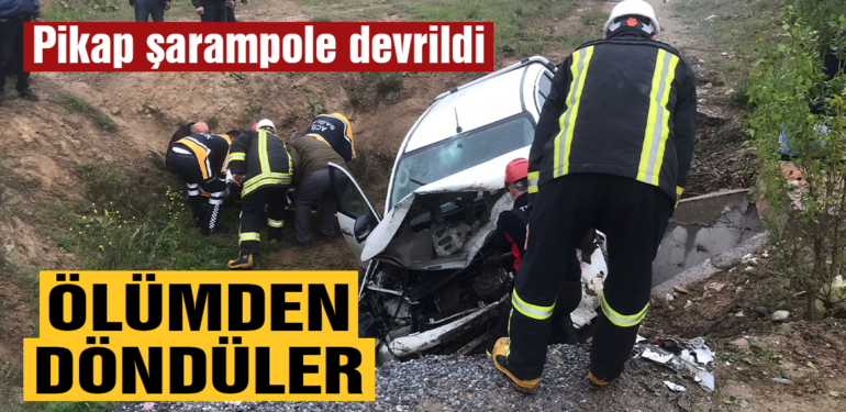 Gediz’de devrilen pikaptaki 2 kişi yaralandı