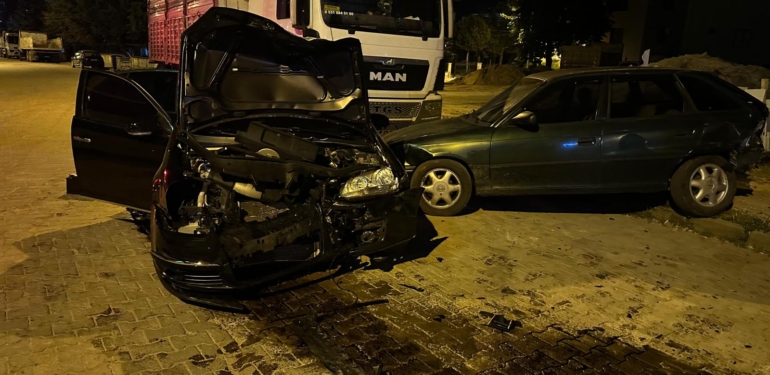 Simav’da polisin “dur” ihtarına uymayan sürücü kaza yaptı