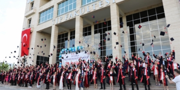 Kütahya’da 104 yeni doktor adayı mezun oldu