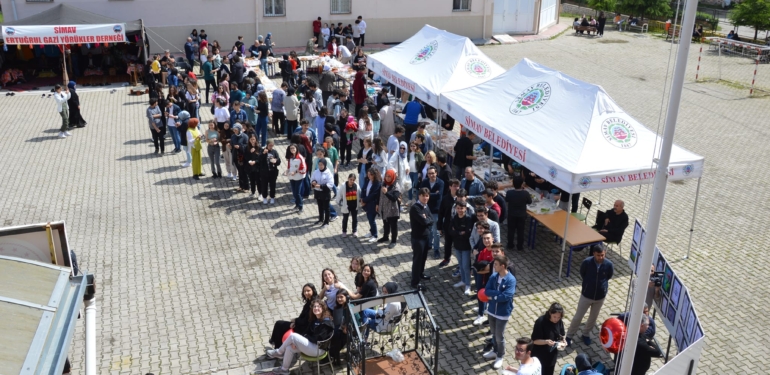Simav ’da öğrencilerden festival gibi şölen