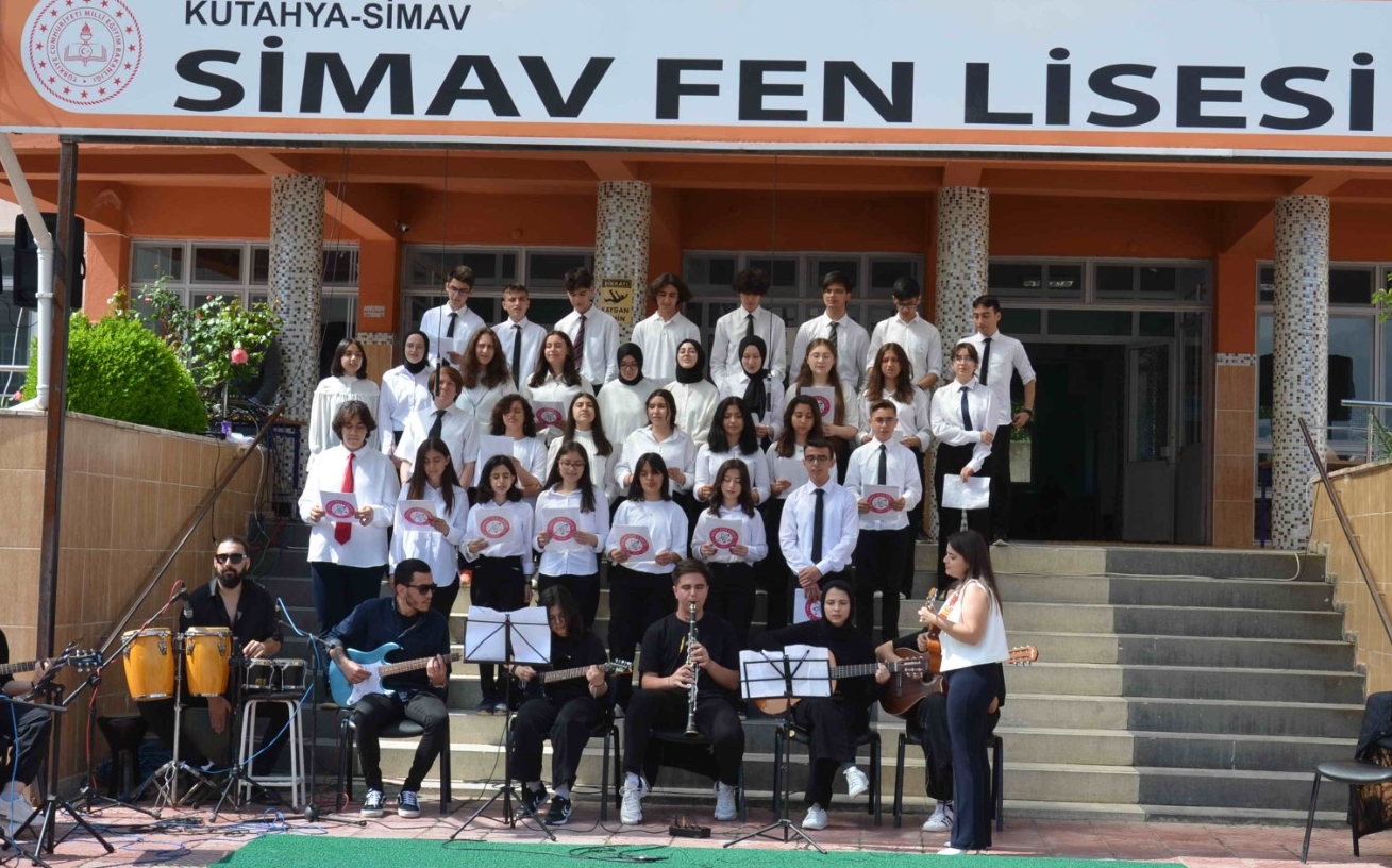 Simav’da öğrencilerden festival gibi şölen