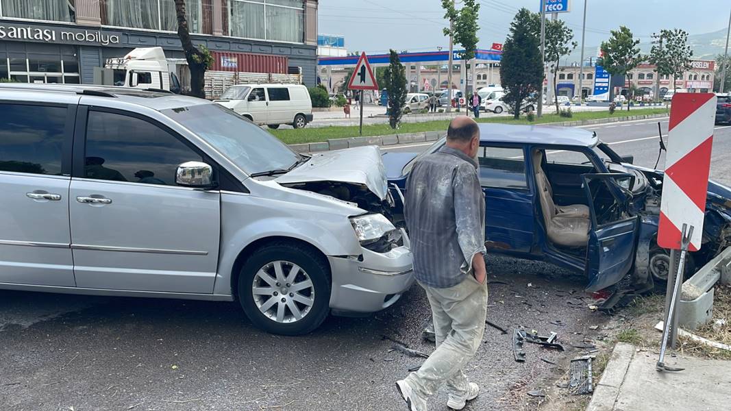 Kütahya'da trafik kazasında yaralanan kadın hayatını kaybetti