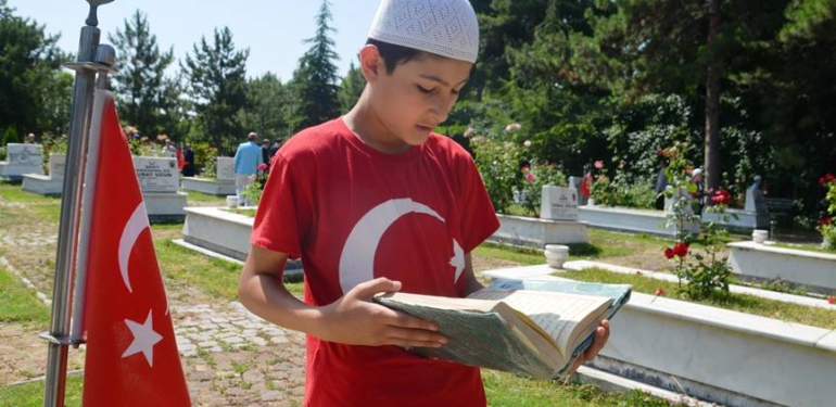 Kütahya’da 15 Temmuz Demokrasi ve Milli Birlik Günü’nde şehitlikler ziyaret edildi