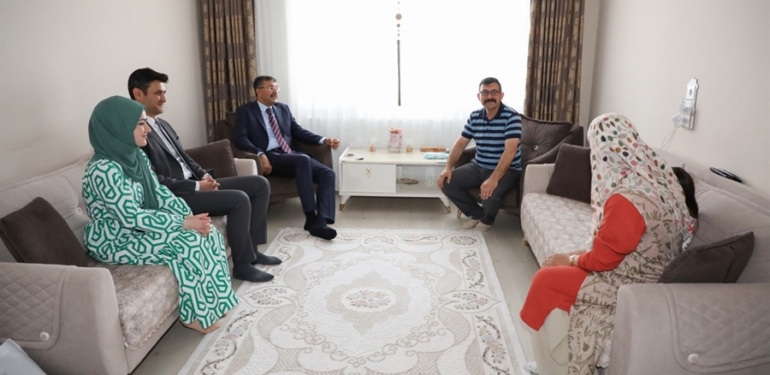 Vali Çelik’ten ‘ koruyucu aile olun ’ çağrısı