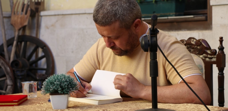 Kütahyalı yazar, okurlarıyla buluştu