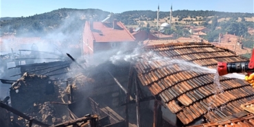 Tavşanlı’da 3 ev kullanılamaz hale geldi