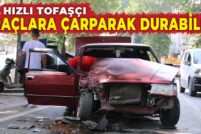 Kütahya'da hızlı TOFAŞ sürücüsü araçları hurdaya çevirdi