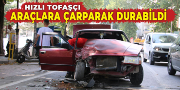 Kütahya'da hızlı TOFAŞ sürücüsü araçları hurdaya çevirdi