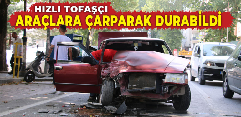 Kütahya’da hızlı TOFAŞ sürücüsü araçları hurdaya çevirdi