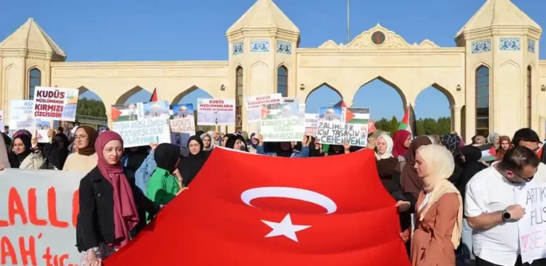 Kütahya’da üniversite öğrencileri İsrail’in saldırılarını protesto etti