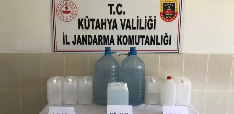 Kütahya’da litrelerce sahte alkolü piyasaya sürecekti 