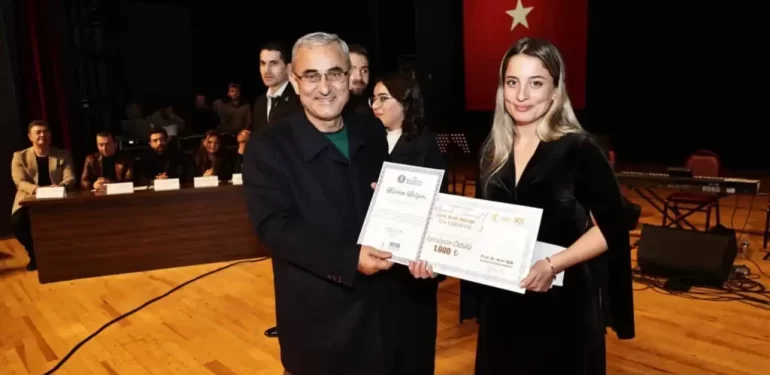 Hisarlı Ahmet Halk Müziği Ses Yarışması’nın Finalini Gerçekleştirdi