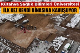 Merkezi derslik hakkında bilgiler veren Tekin, şöyle devam etti: “Bina çok nitelikli olacak. 4 bin 700 metrekare zemin alanına oturan 11 bin metrekare kapalı alana sahip. 26 farklı derslikte aynı anda üç bine yakın öğrencimiz ders görebilecek. Dört farklı mekanda da 630 öğrencimiz bilgisayar eğitimi alabilecek. Bilgisayar ortamda sınavlarını yapabilecek. Germiyan kampüsü bizim nihayette üniversitemizin tek kampüsü olacak. Bu bölünmüş yapıdan kurtulmuş olacağız.” Üniversiteye 450 bin m2 alan tahsis edildiğini belirten Tekin, yatırım maliyetinin 300 milyon lira değerinde olduğunu dile getirdi.
