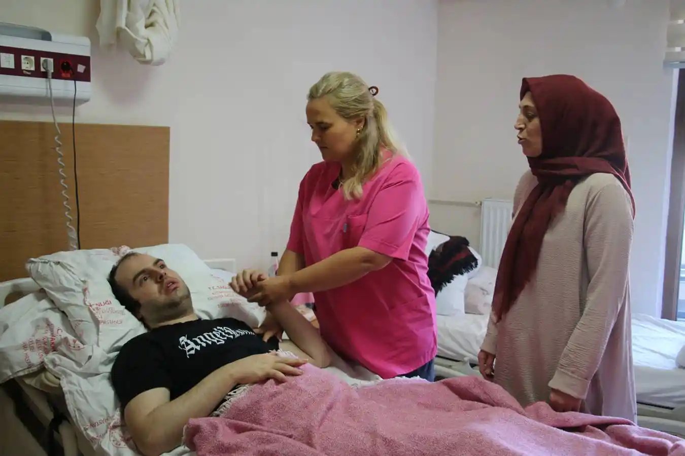 KÜGİAD, Arif Yılmaz'a fizyoterapist ücreti desteği sağlıyor