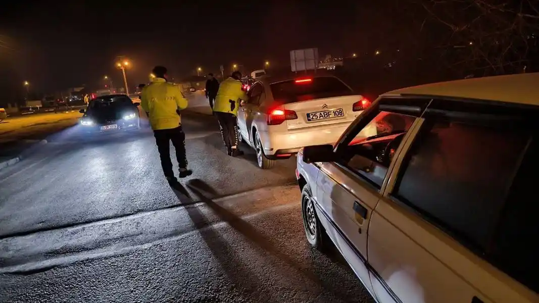 Kütahya'da yılbaşı denetiminde 52 alkollü sürücüye cezai işlem