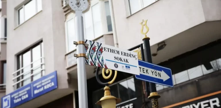 Ödüllü levhalar Kütahya cadde ve sokaklarında