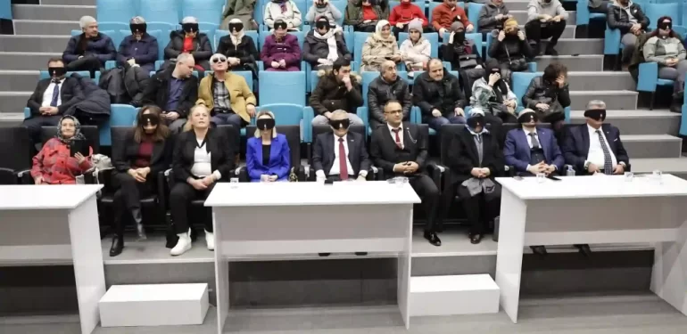 Kütahya’da görme engelliler hikayelerini paylaştı