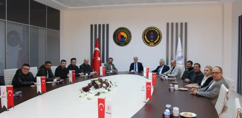 Kamil Saraçoğlu, KÜTBO’yu ziyaret etti