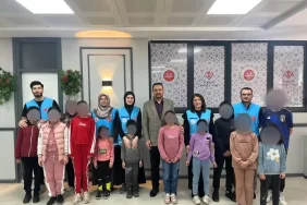 Kütahya'da Yetimlere Bayramlık Hediye Kartları Dağıtıldı