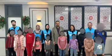 Kütahya'da Yetimlere Bayramlık Hediye Kartları Dağıtıldı