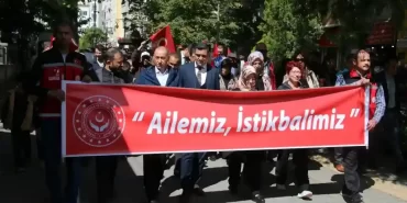 Kütahyada aileler farkındalık için yürüdü