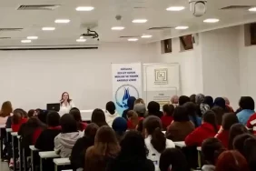 Kütahyada başarılı iş kadını öğrencilerle buluştu