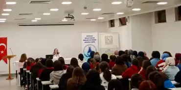 Kütahyada başarılı iş kadını öğrencilerle buluştu