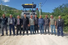 Kütahyada köy yollarında sıcak asfalt çalışmaları sürüyor