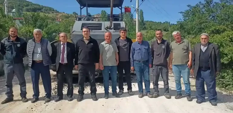 Kütahya’da Köy Yollarında Sıcak Asfalt Çalışmaları Devam Ediyor