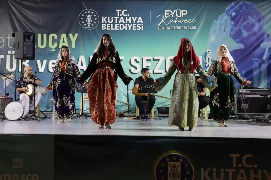 Kütahya’da geleneksel kına gecesi canlandırıldı