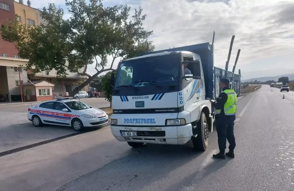 Kütahya'da jandarma ekiplerinden sıkı denetim