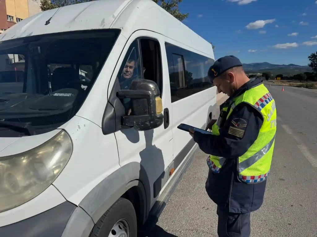 Kütahya'da jandarma ekiplerinden sıkı denetim