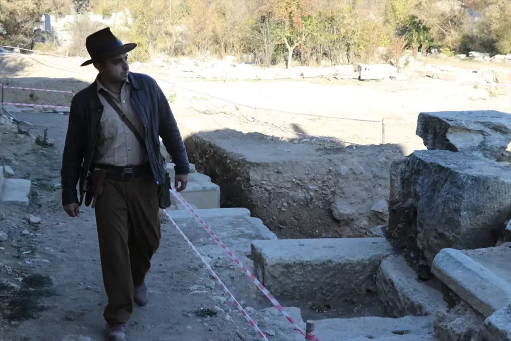 Kütahya Aizanoi'de Indiana Jones esintisi