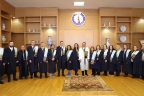 Kütahya DPÜ’de profesör unvanı alan akademisyenler cübbe giydi