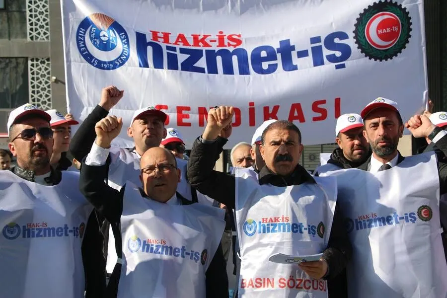 Kütahya Belediyesi işçileri maaş kesintilerini protesto etti